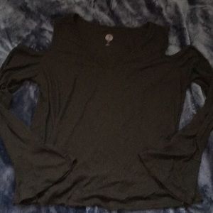 Ribbed cold shoulder swing tee